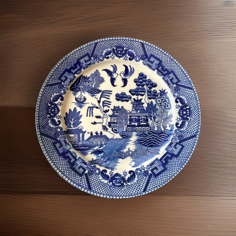 Vintage Antique Japan Blue Willow 9.25" Dinner Plate Crazing